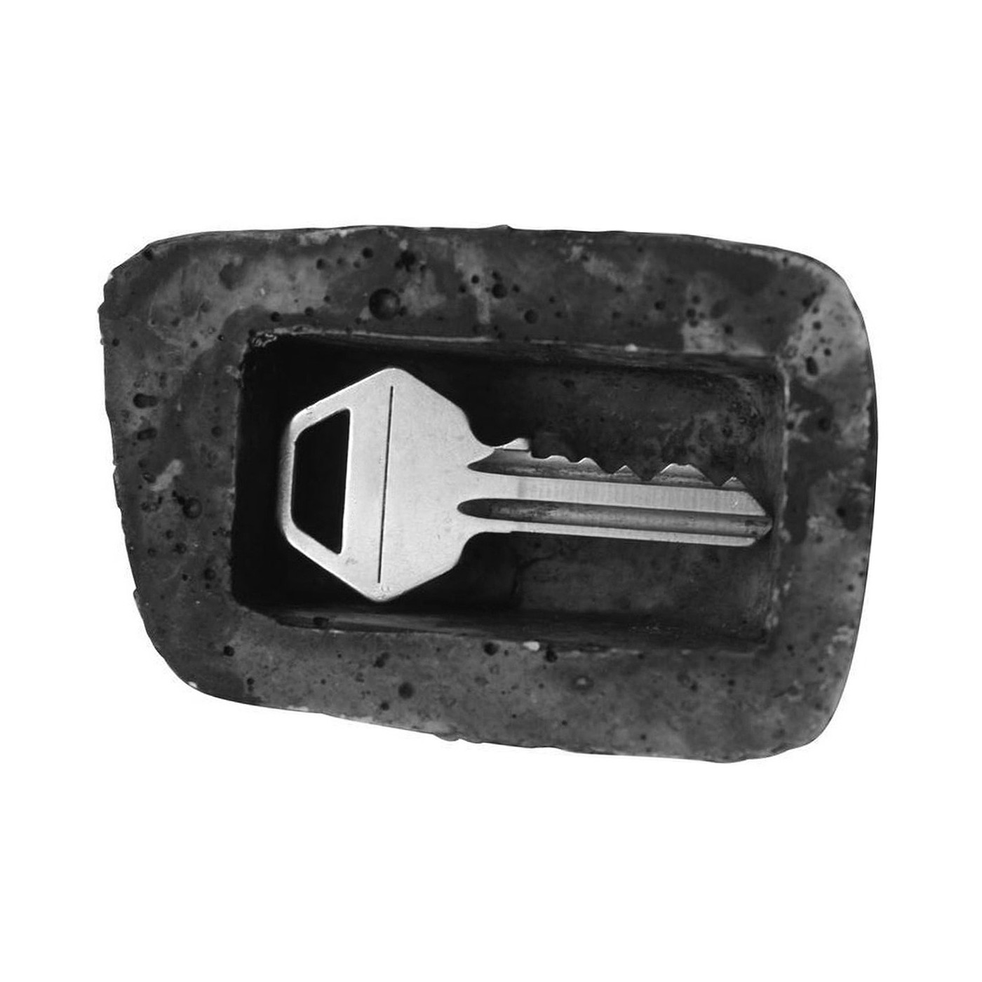 Kamień do ogrodu, w którym można schować klucz
