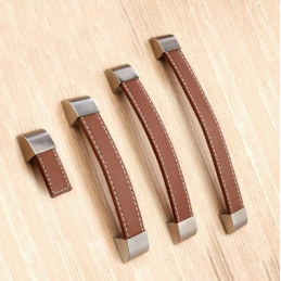 Sæt med 4 læderhåndtag (96 mm, brun, metal endestykke)