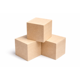 Pænt høvlet firkantet blok af lindetræ (5x5x5 cm, til arbejde