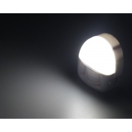 Lampka nocna z czujnikiem ruchu (na bateriach)